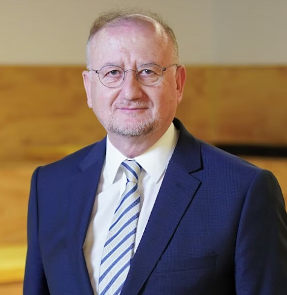 Portrait of Prof. Dr. Muhittin Gökmen